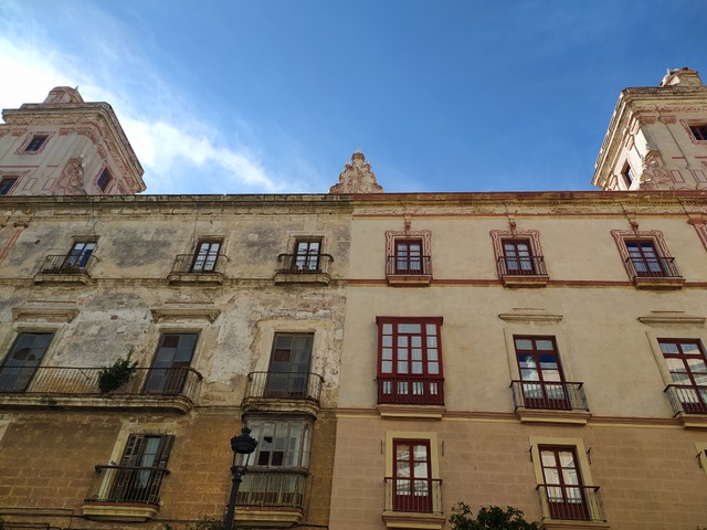 La Casa de las Cuatro Torres – one part crumbling, one part renovated. Photo © Karethe Linaae